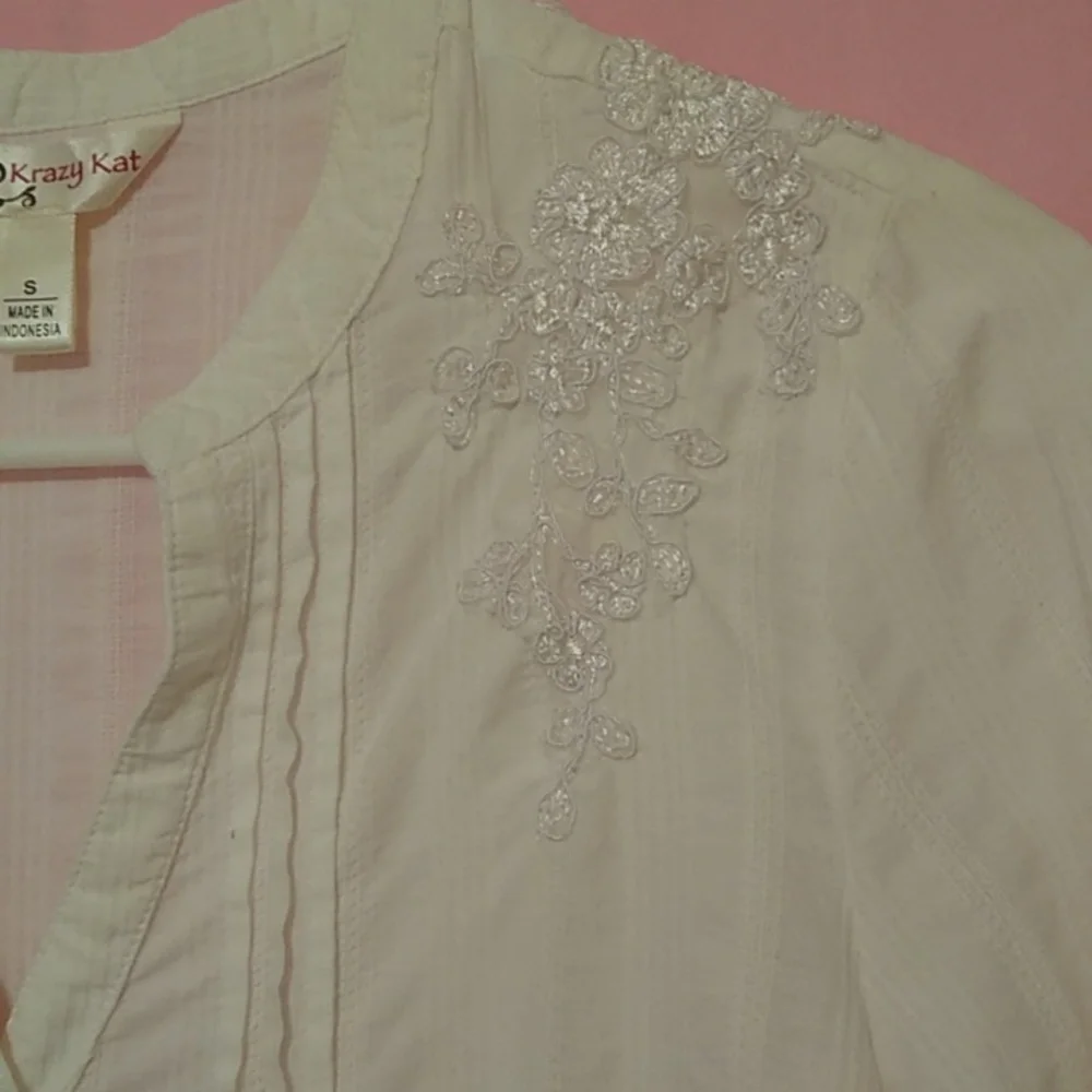 Krazy Kat 100% Cotton White Blouse Front Pintucks Appliques - Picture 3 of 15